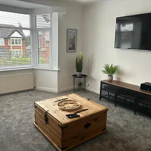 Light And Spacious Highcross Apartment